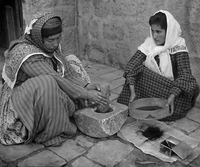 Palestinian women grinding coffee, 1905
