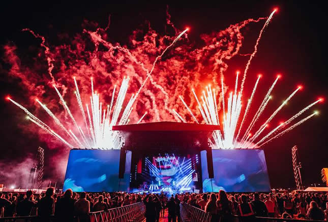 Reading & Leeds Festival - Top Biggest Music Festivals In The World