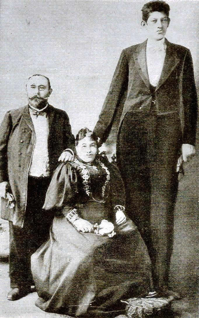 Julius Koch (Le Geant Constantin) - He was one of the tallest german people in recorded history