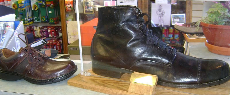 Robert Wadlow shoe compared to a normal size